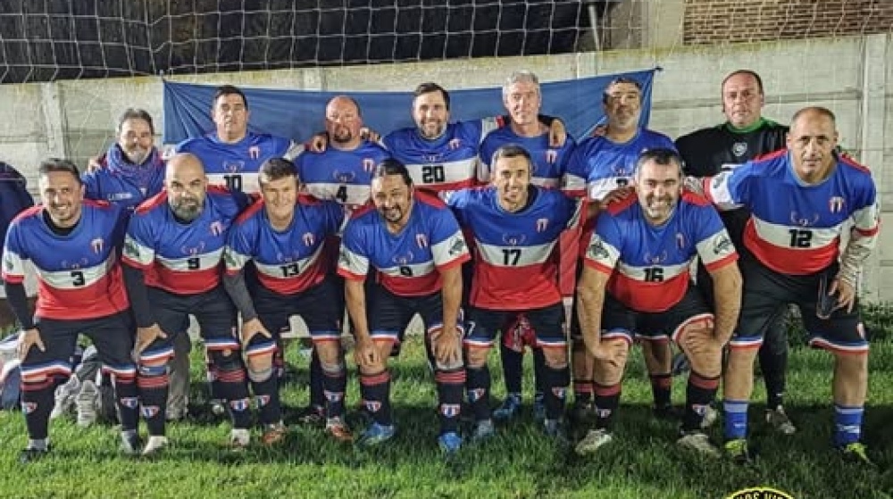 Elenco serrano es el subcampeon de un torneo senior +45 realizado en Coronel Suarez