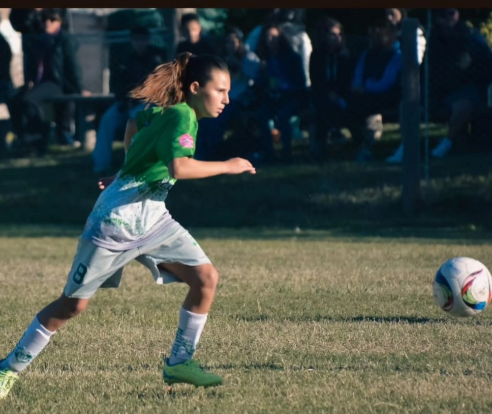 Futbol femenino: Gran presente de Zoe Borches en Bella Vista