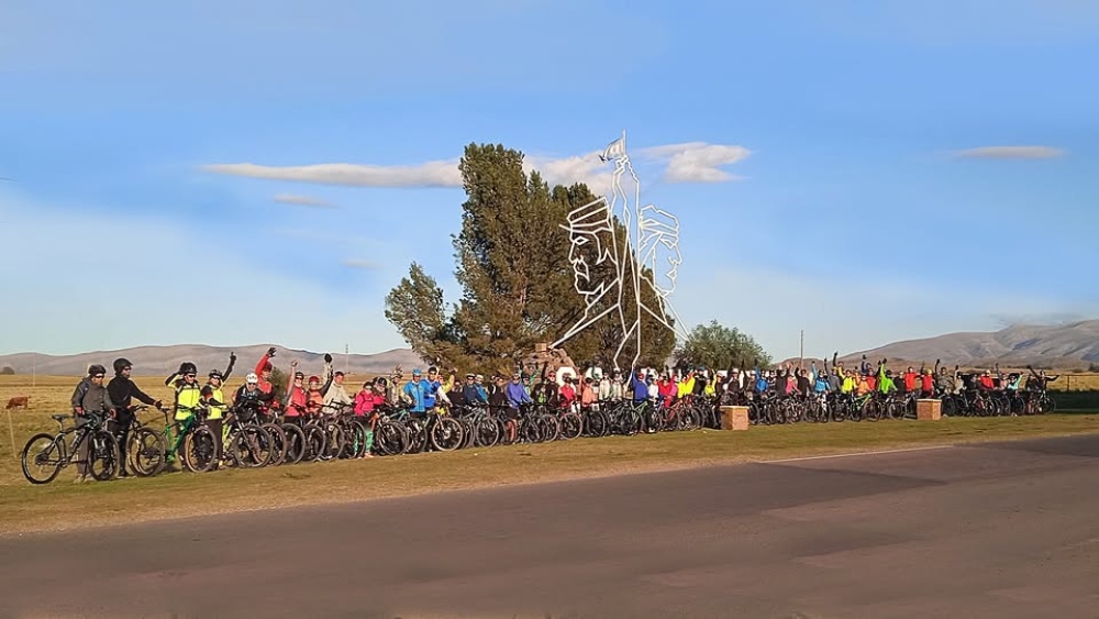 Mas de 60 ciclistas formaron parte de una travesía MTB que se desarrollo por la Comarca Serrana