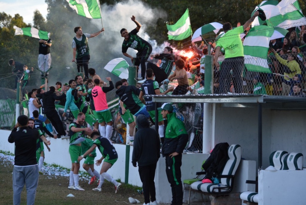 En primera: Unión corto la racha y se quedo con la edición 65 del clásico tornquistense (93 fotos)