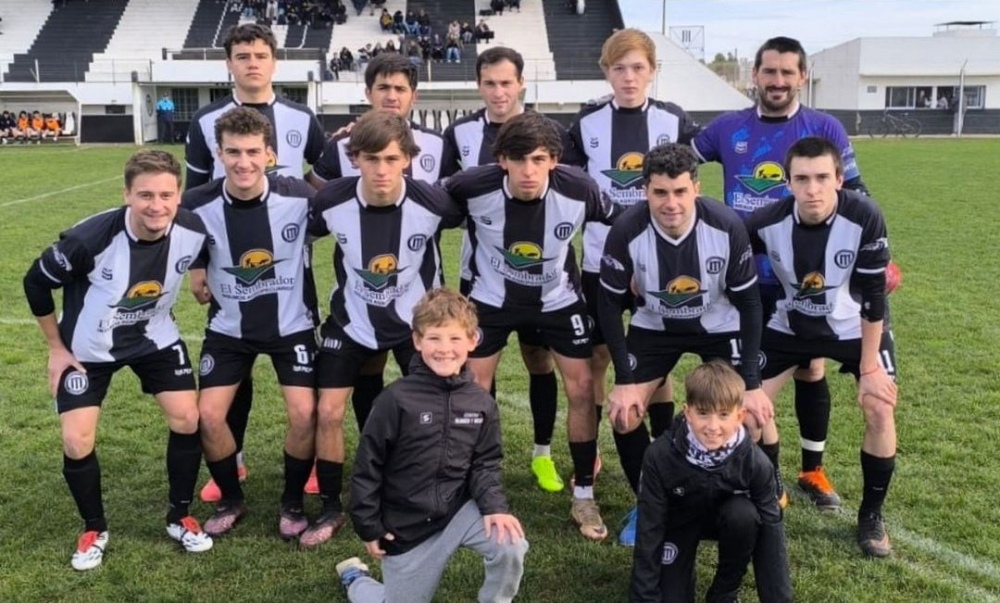 Liga Regional de Fútbol: El equipo de Diego Piedrabuena gano el clásico suarense y clasificó en Reserva