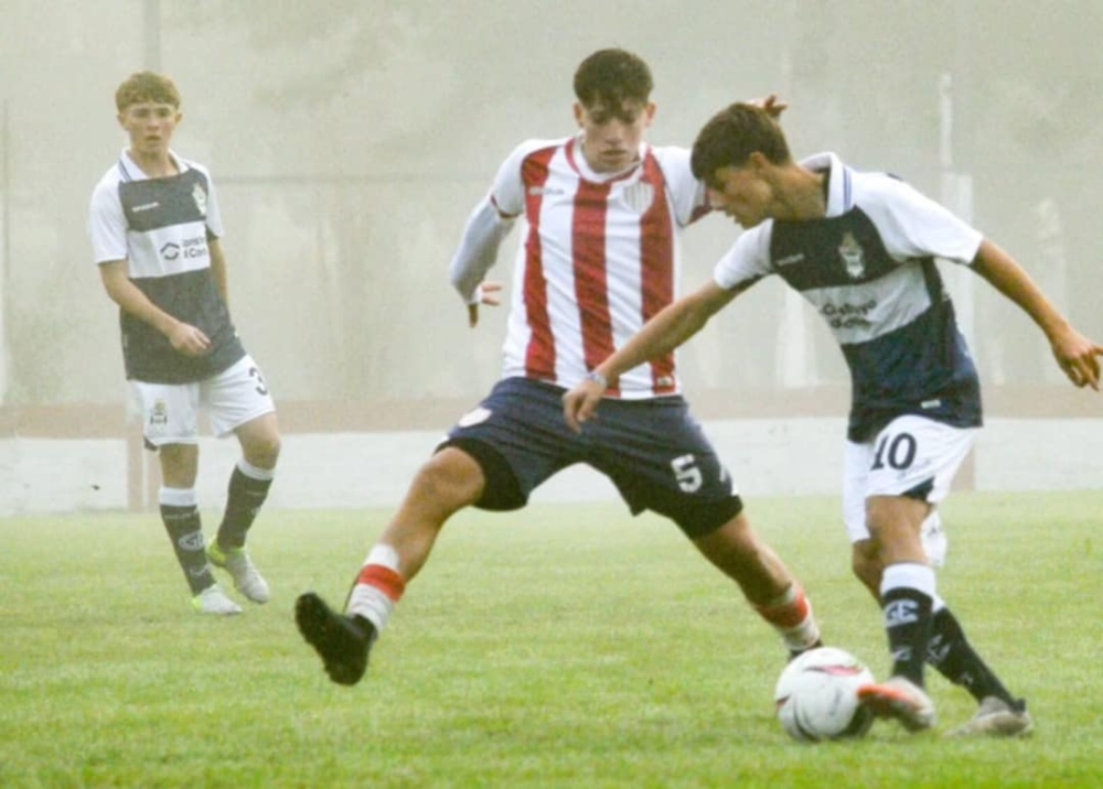 Ian Borches y Gerónimo Kugler jugaron con las inferiores de Gimnasia y Esgrima de La Plata