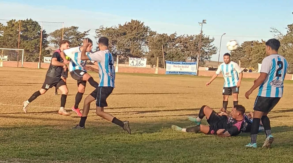 Liga de Dorrego: En la previa a un nuevo clásico serrano, hubo triunfo de Porteño y derrota de Atlético Ventana