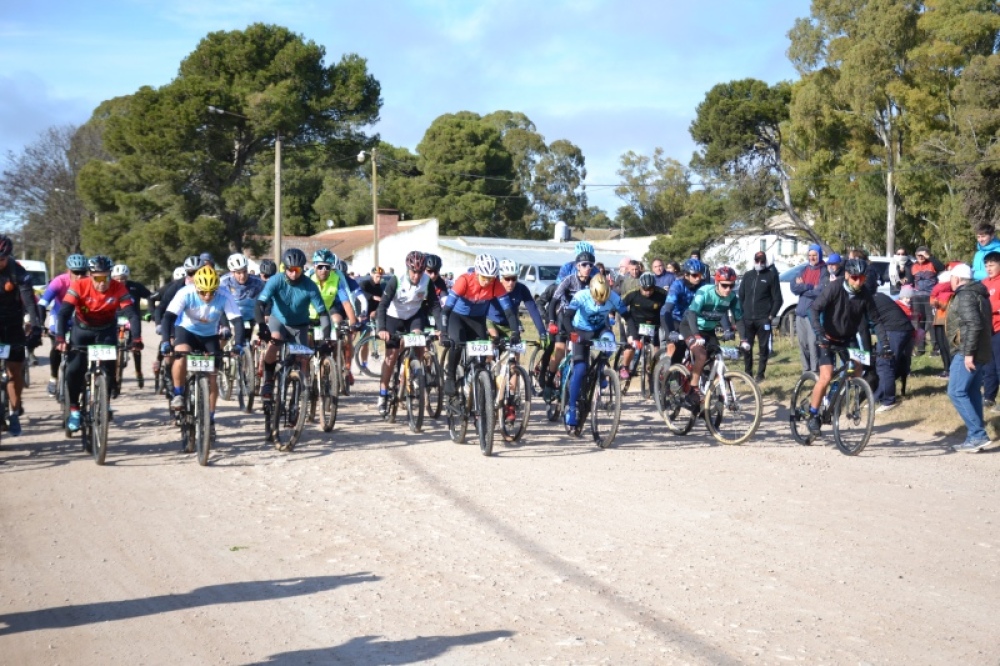 El distrito tuvo presencia en la tradicional carrera de MTB “Malvinas Argentinas” organizada por Pigüé Bike