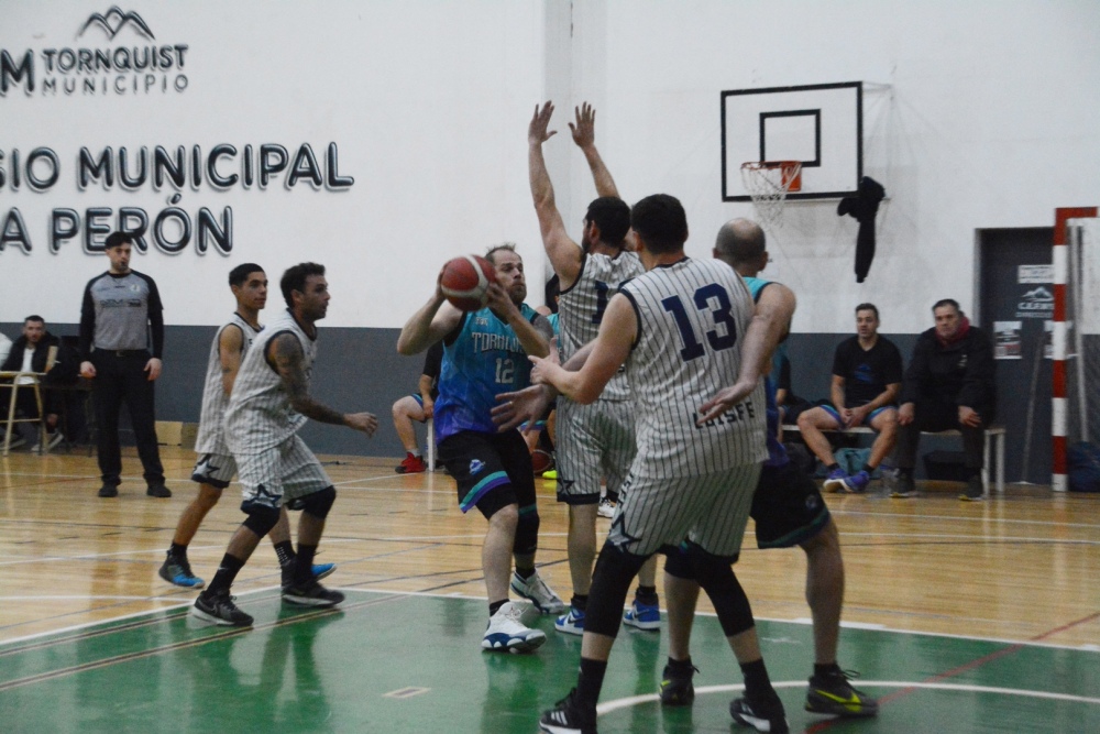 Tornquist Básquet inicio la Copa de Plata con triunfo como local ante Almaceneros de Coronel Pringles (55 fotos)
