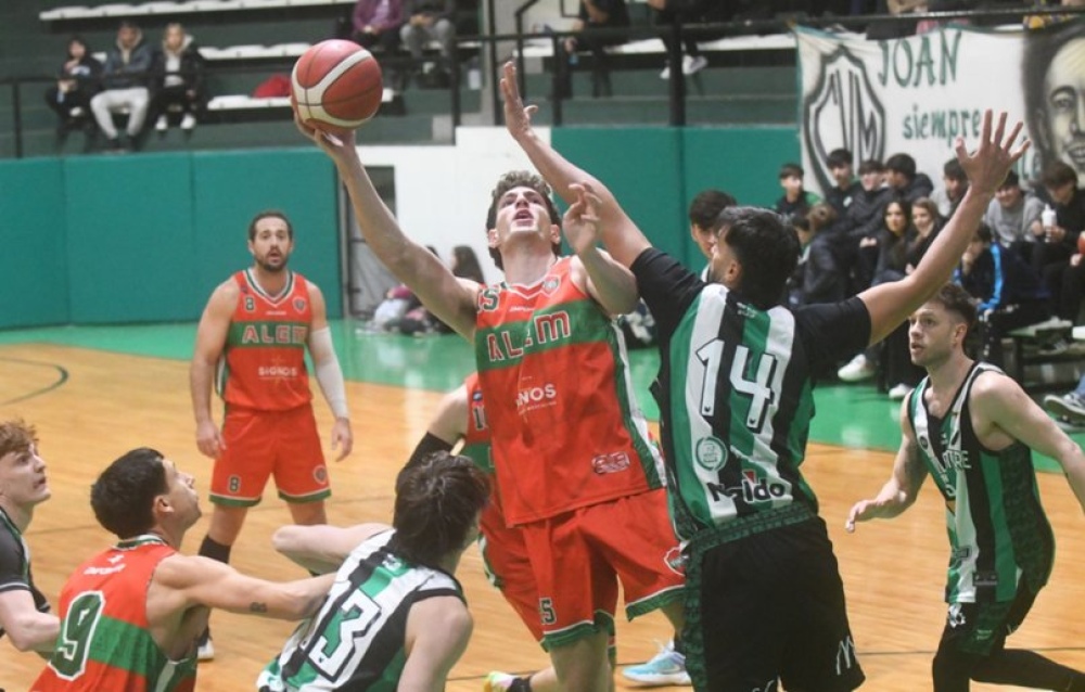 El equipo de Ramiro Heinrich se sumo a la punta del torneo bahiense de primera division