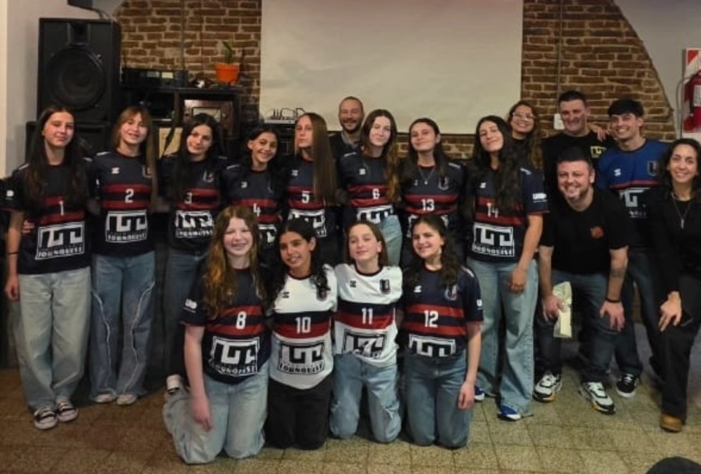 El vóley del Automoto Club Deportivo presentó su nueva indumentaria