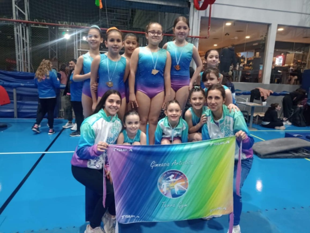 Diez gimnastas de Terra Gym participaron de un torneo amistoso realizado en Bahía Blanca