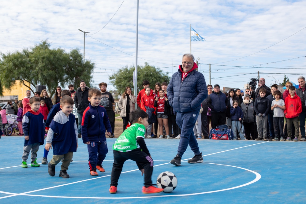 Nuevo playón deportivo para la Plaza “Los Amigos” del Barrio Sur (Incluye fotos)