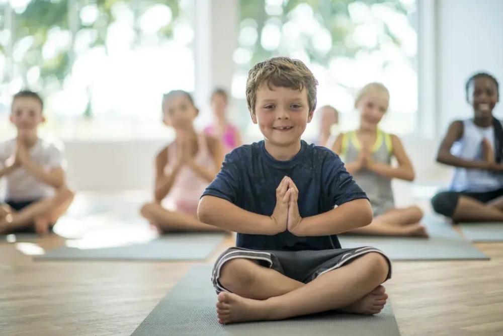 Taller de yoga con infancias en la Biblioteca Mariano Moreno de Sierra de la Ventana