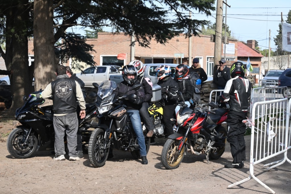 Fue todo un éxito el Tercer Motoencuentro de ”Caminos por Andar MG” de Sierra de la Ventana (150 fotos)