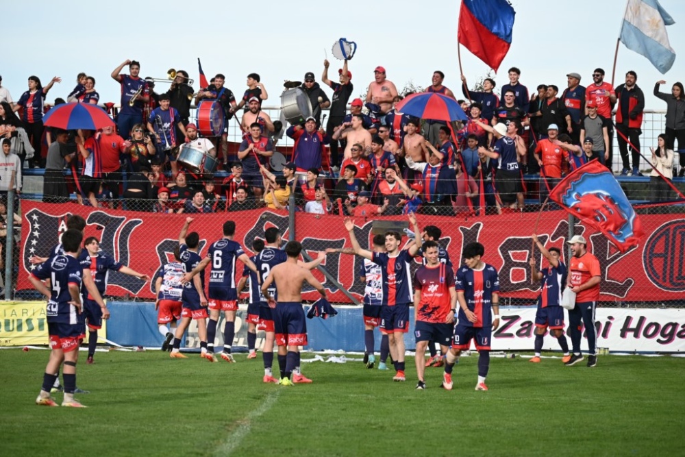 Liga Regional de Futbol: Automoto lo dio vuelta y se quedo con el clásico ante Unión (146 fotos)