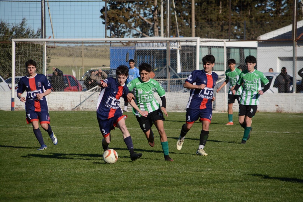 Reparto de puntos en el clásico tornquistense de divisiones inferiores (267 fotos)