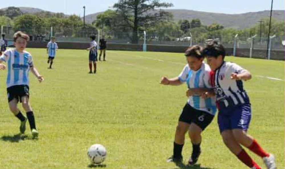 Liga de Dorrego: Repartieron triunfos en un nuevo clásico serrano de divisiones inferiores