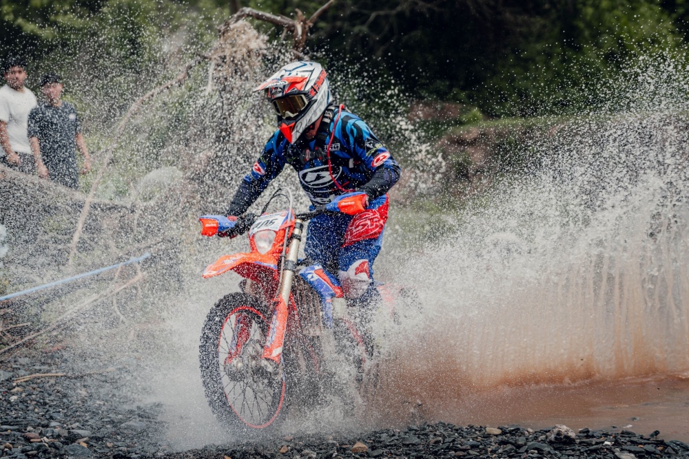 El serrano Emiliano Schneider finalizo, de manera satisfactoria, el Campeonato Argentino de Enduro