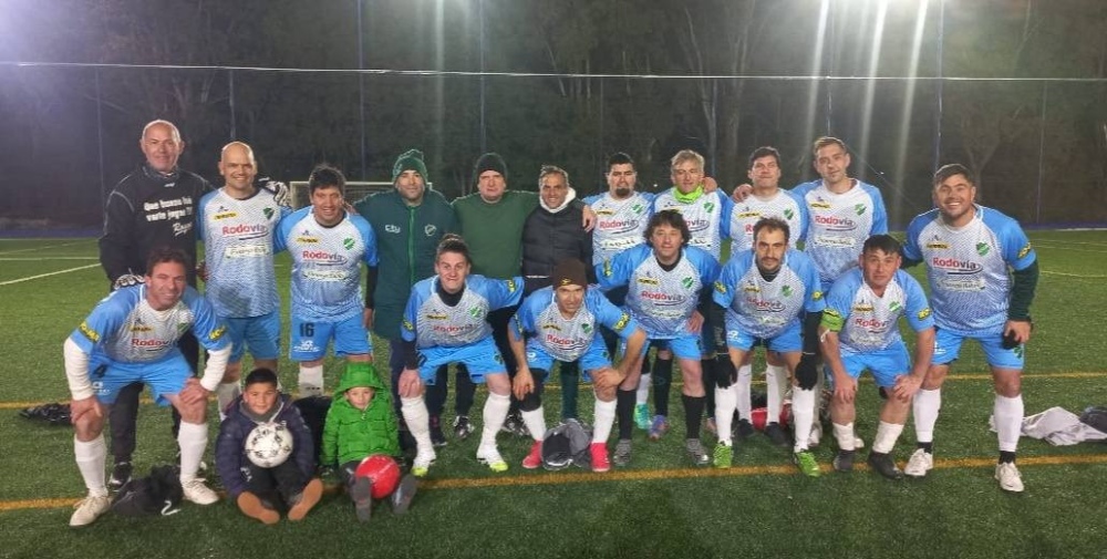 Goles de Juan José Dietz y Silvio Pagalday en el cierre de la fase regular del torneo de fútbol Senior de la Liga del Sur