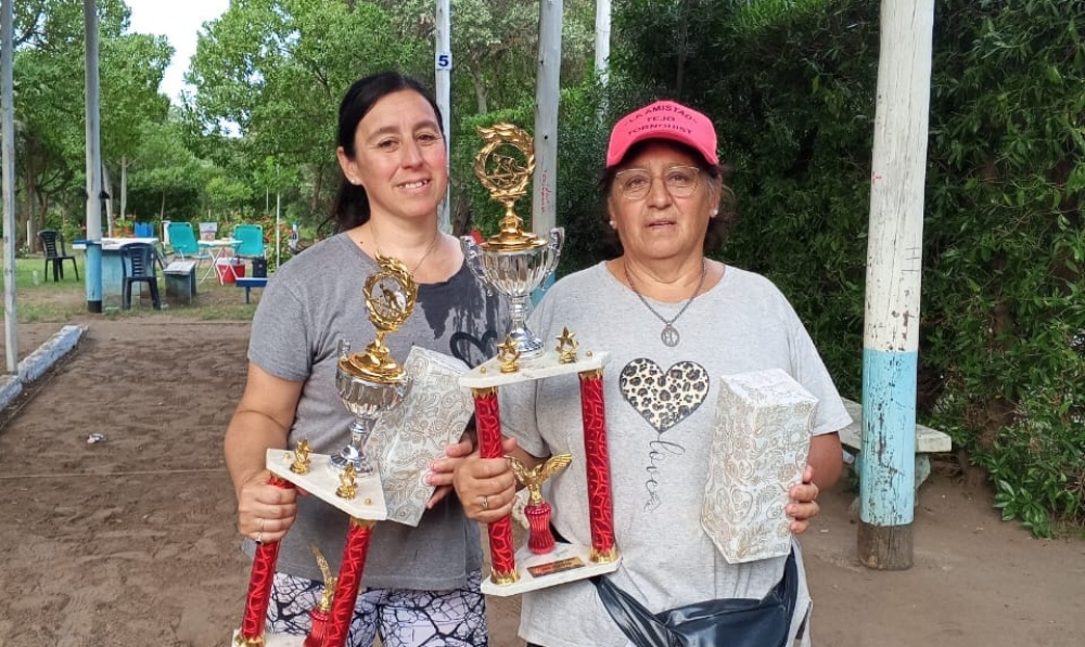 Segundo puesto para Vanesa Soto – Bety Cisternas en un importante torneo de tejo disputado en Coronel Dorrego