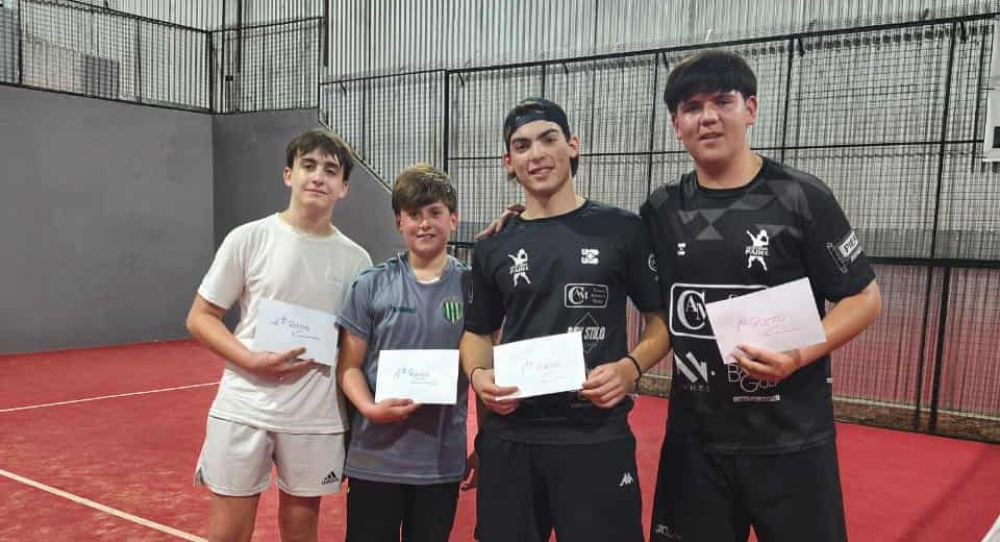 Se llevo a cabo un torneo de octava libre en el complejo Padel Red
