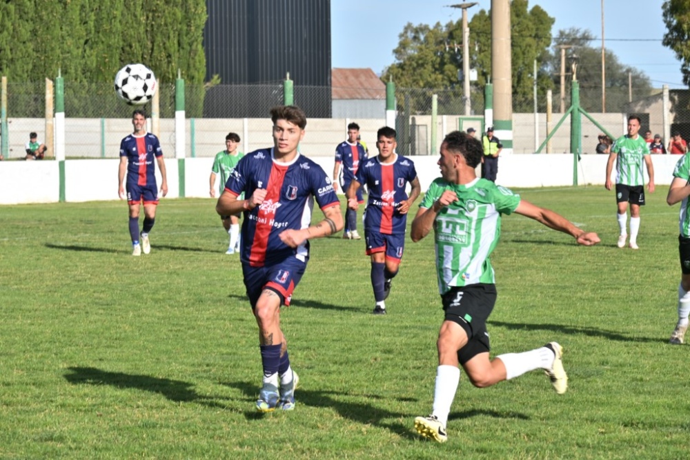 Liga Regional de Fútbol: En un discreto clásico, Unión y Automoto quedaron a mano (94 fotos)