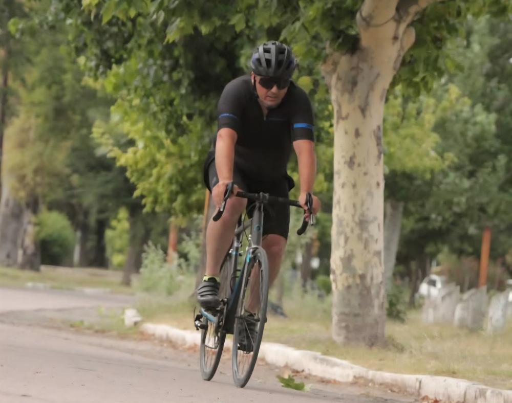 Maximiliano Bedouret tuvo actividad ciclística en Bahía Blanca