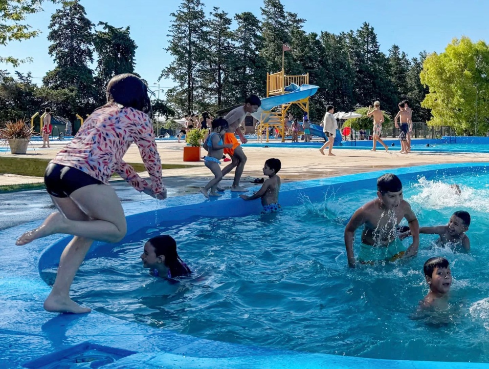 La pileta municipal de Tornquist abrió sus puertas y ya se vive una nueva temporada de verano