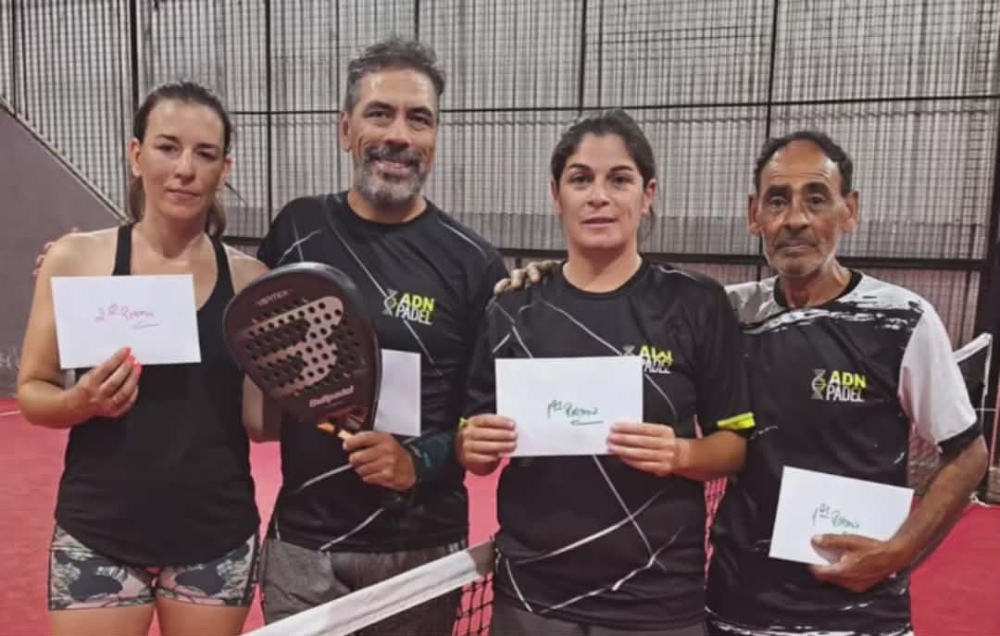 Reyes - Suarez, la dupla ganadora del torneo ”Suma 15 Mixto” realizado en Padel Red