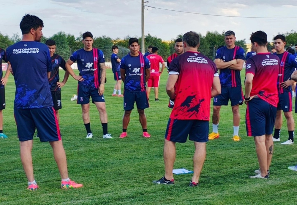 Futbol: Automoto anuncio sus altas y bajas hasta el momento
