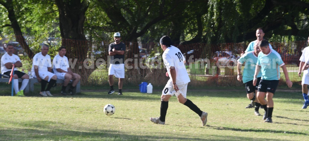 Torneo de Fútbol +39 ”Ramón Centurión”: Excavaciones Paqui goleo a Panadería La Nueva Espiga & J.A.C. Construcciones