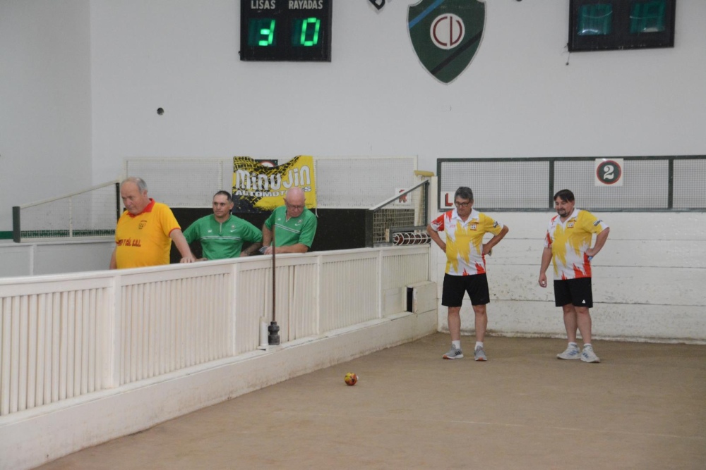 Bochas: Unión e Italiana pusieron primera en el Oficial de Parejas
