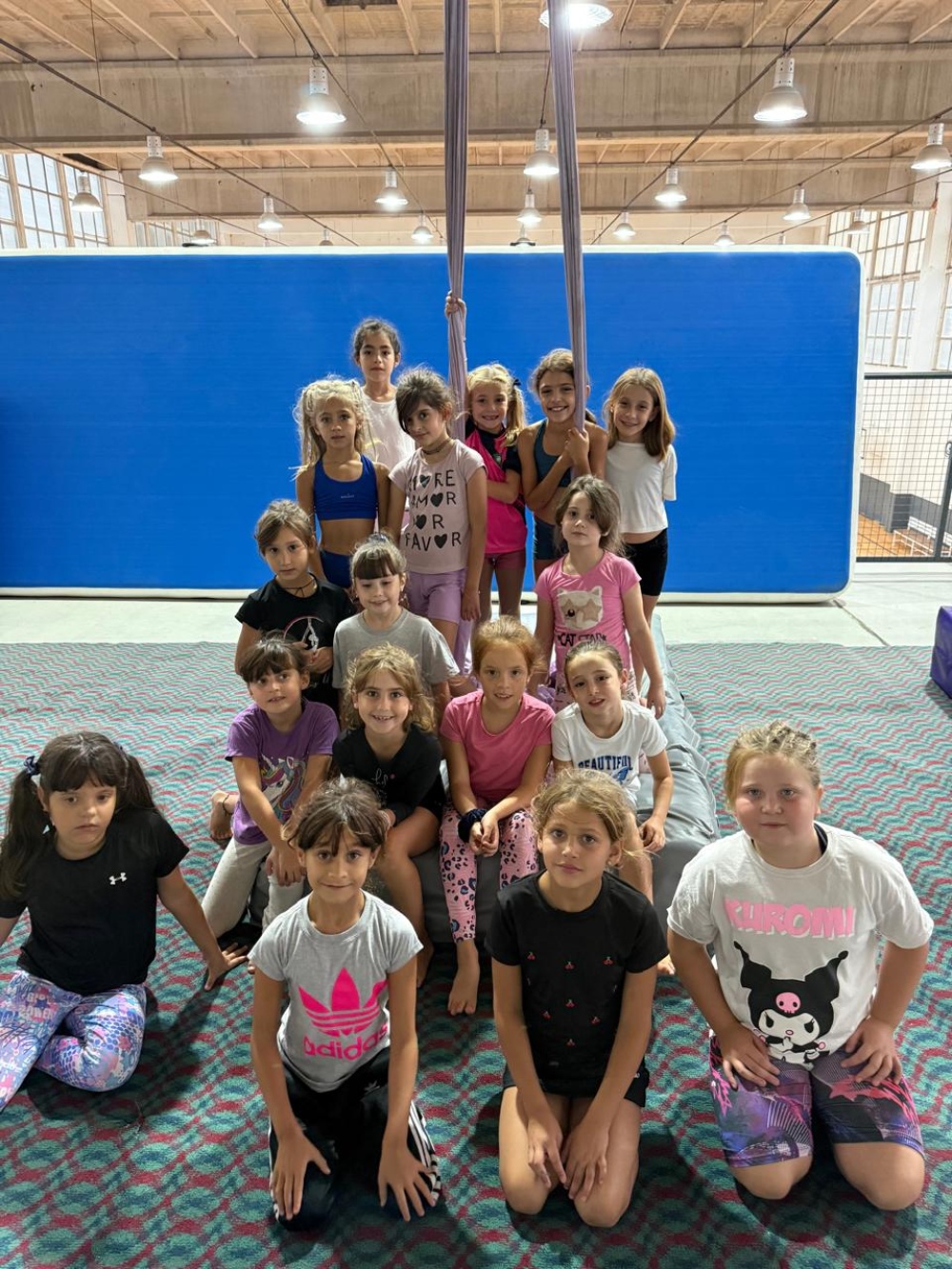 Comenzaron las clases de acrobacia en tela en Tornquist