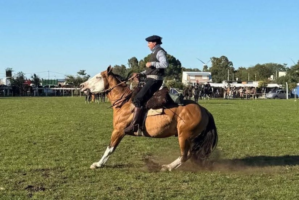 Se llevó a cabo la 16° del Festival de Folklore, Pialada y Jineteada en Tres Picos