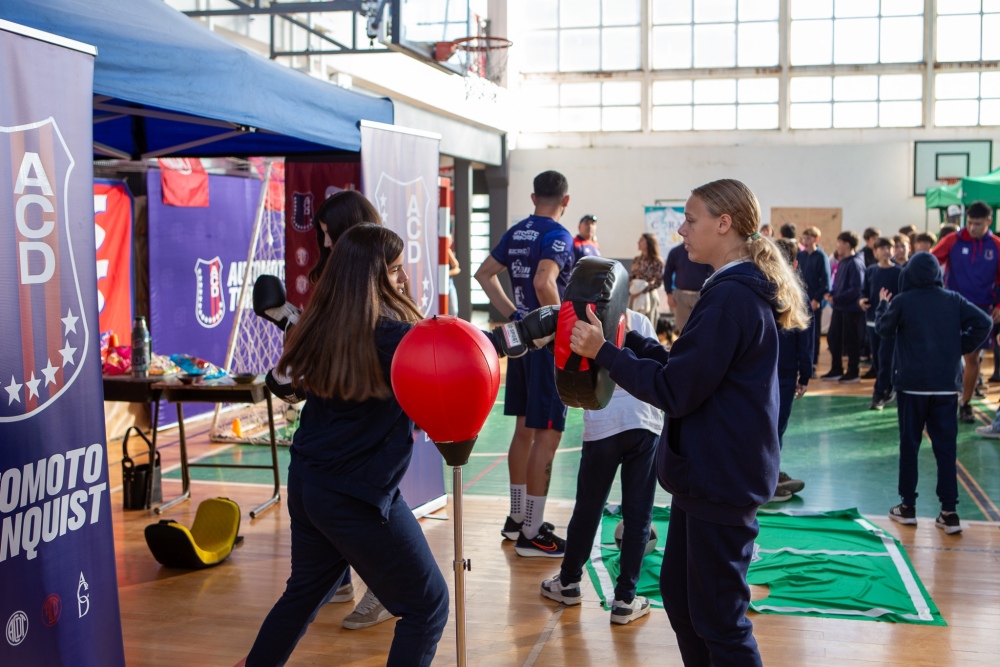 La Expo Deportiva y Cultural continúa recorriendo el distrito