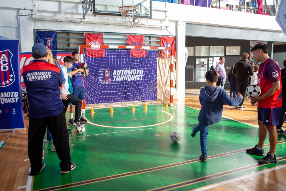 La Expo Deportiva y Cultural continúa recorriendo el distrito