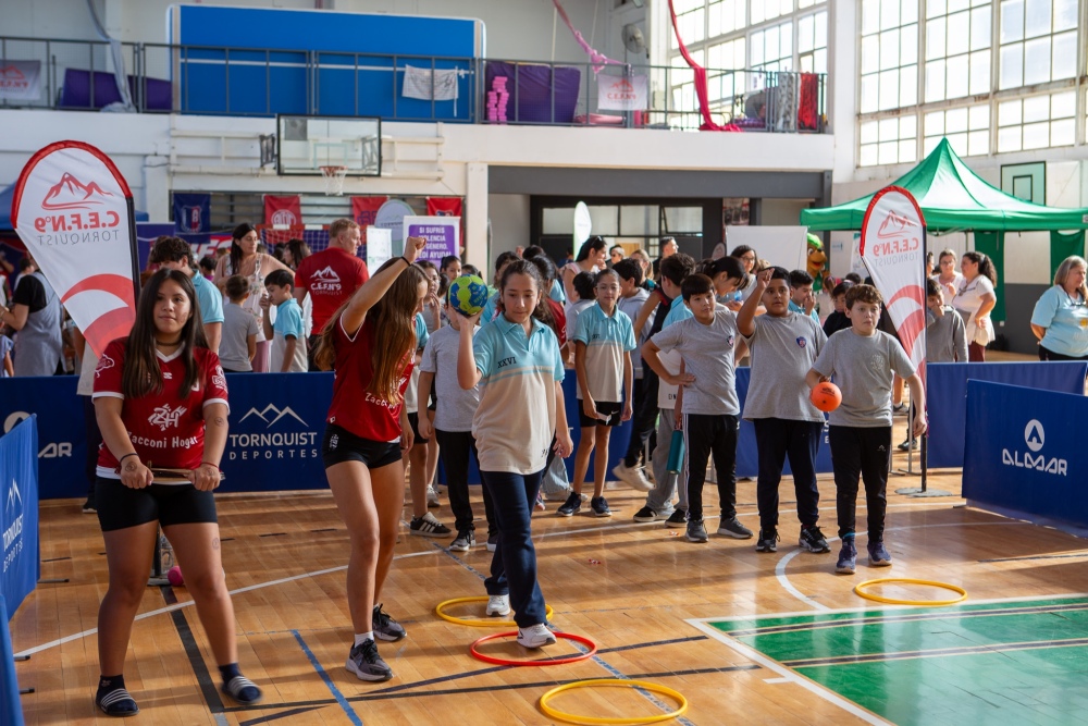 La Expo Deportiva y Cultural continúa recorriendo el distrito