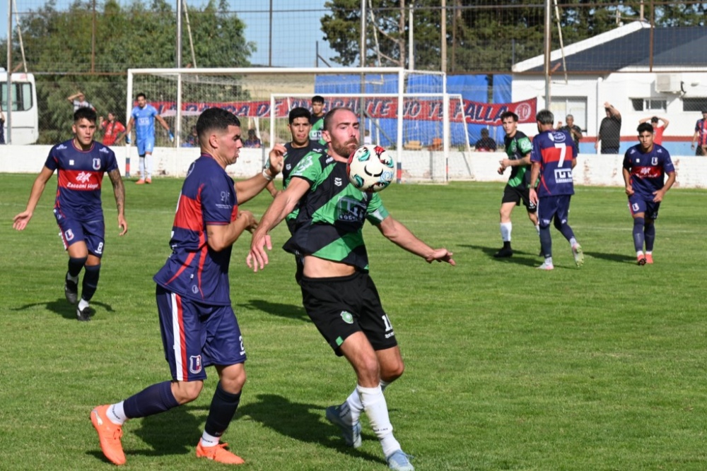 Liga Regional de Futbol: La edición 68 del clásico de Tornquist fue para Automoto (133 fotos)