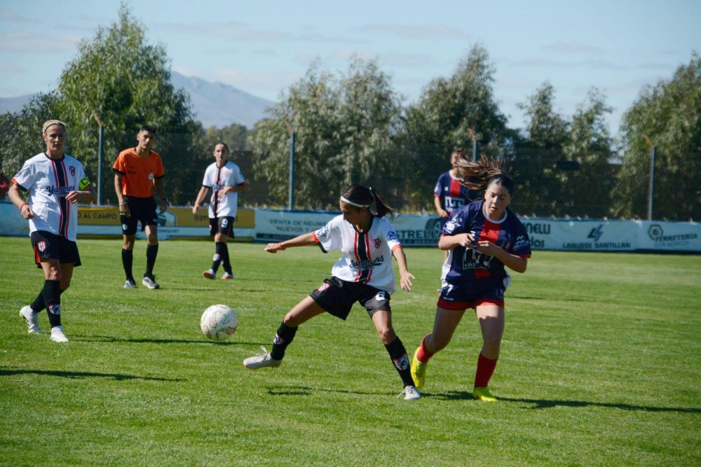 LRF Primera Femenino: Las chicas de Automoto no pudieron en su debut en el torneo Apertura (58 fotos)