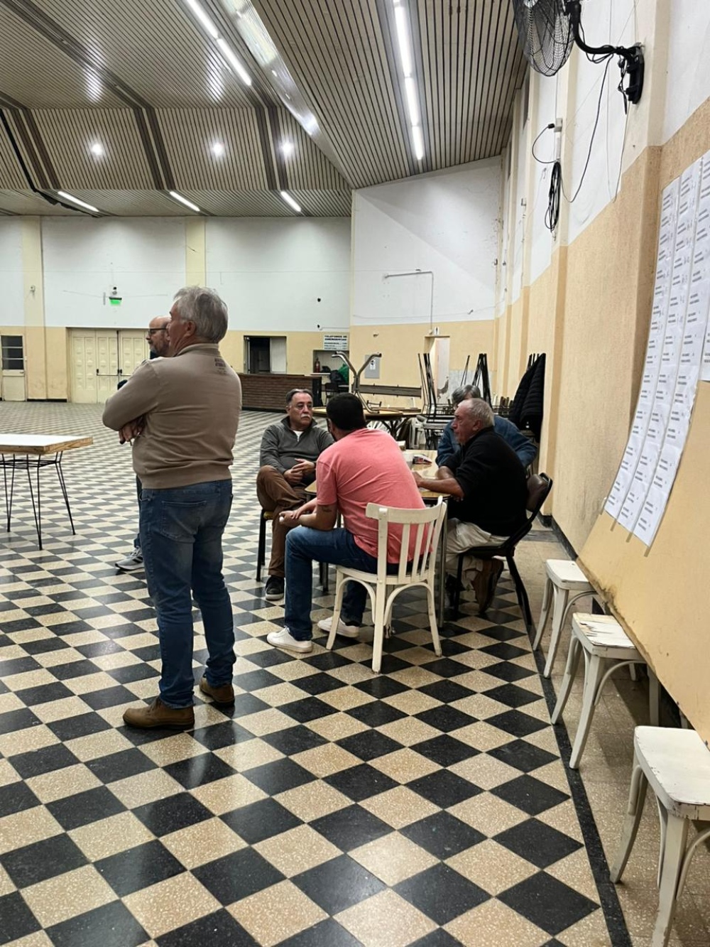 El torneo de mus reunió 16 parejas y tuvo ganadores de la región