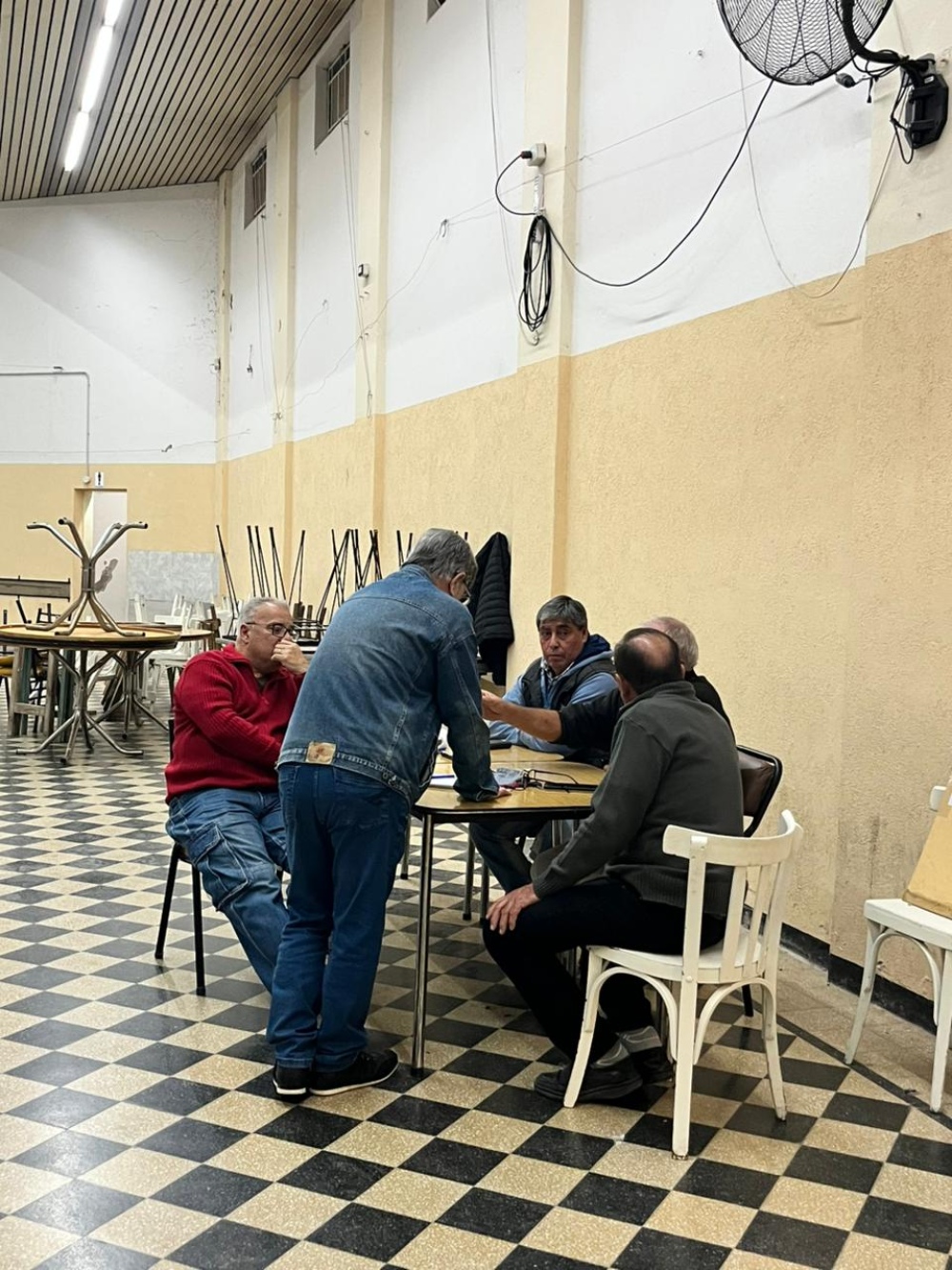 El torneo de mus reunió 16 parejas y tuvo ganadores de la región