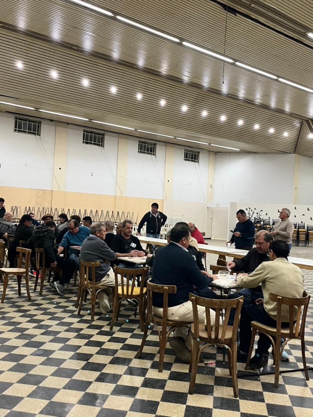 El torneo de mus reunió 16 parejas y tuvo ganadores de la región