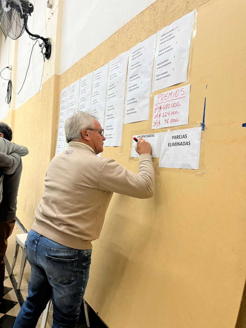 El torneo de mus reunió 16 parejas y tuvo ganadores de la región