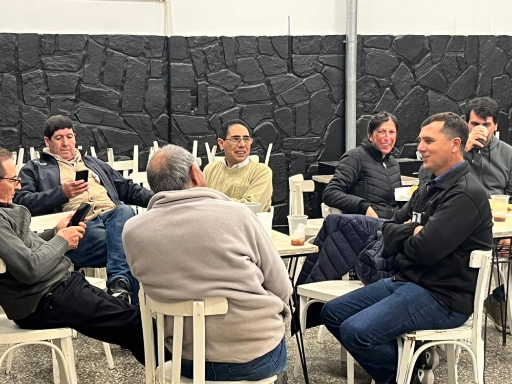 El torneo de mus reunió 16 parejas y tuvo ganadores de la región