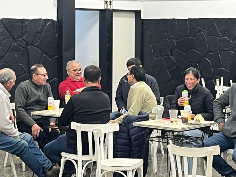 El torneo de mus reunió 16 parejas y tuvo ganadores de la región