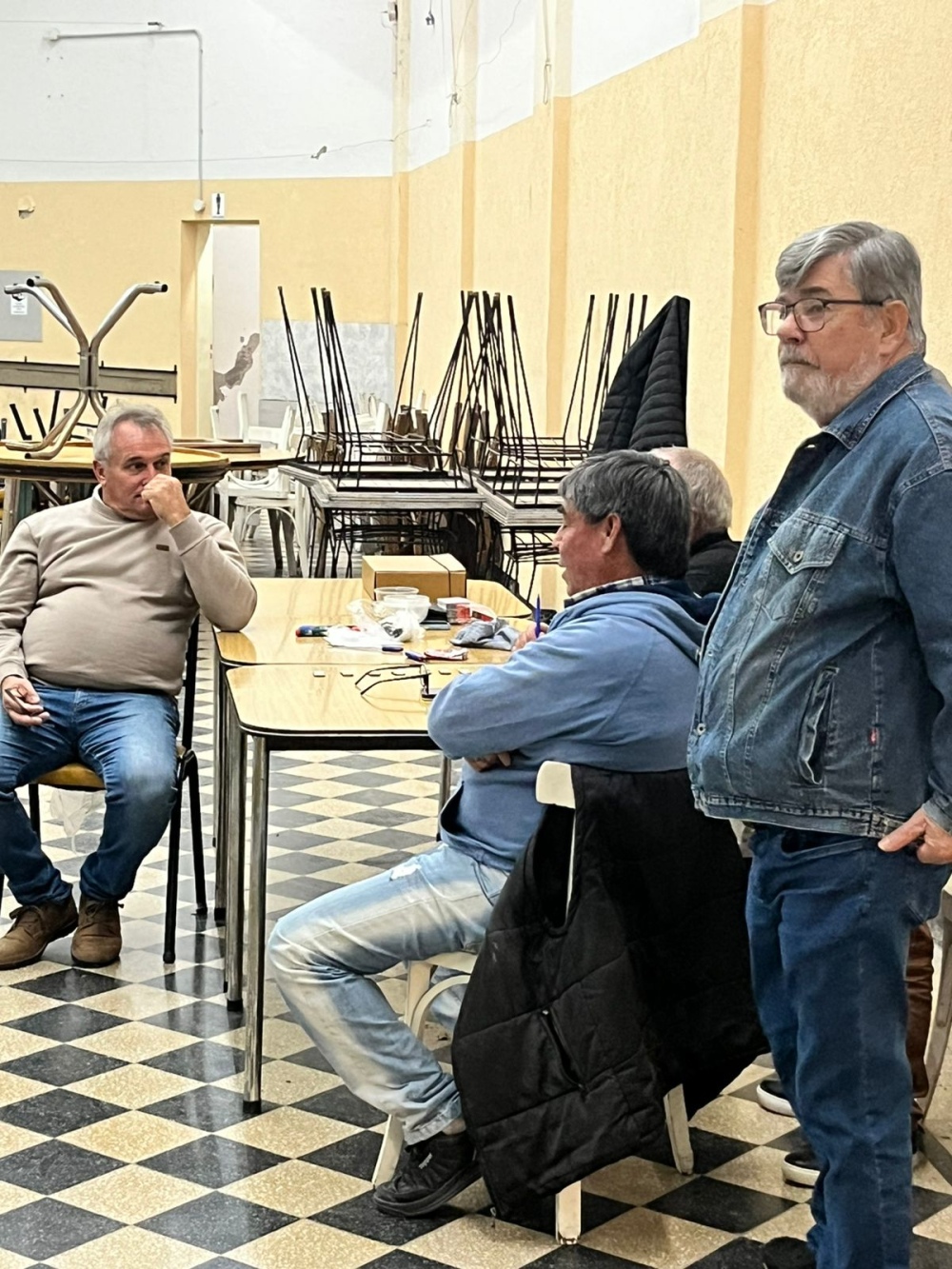 El torneo de mus reunió 16 parejas y tuvo ganadores de la región