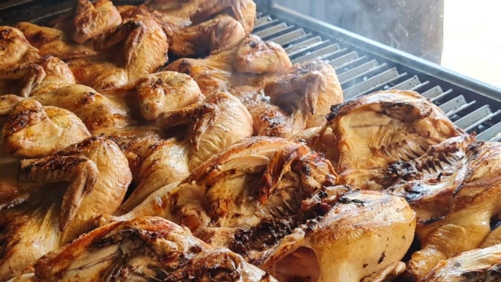 Venta de pollos solidaria del Club Unión de Tornquist