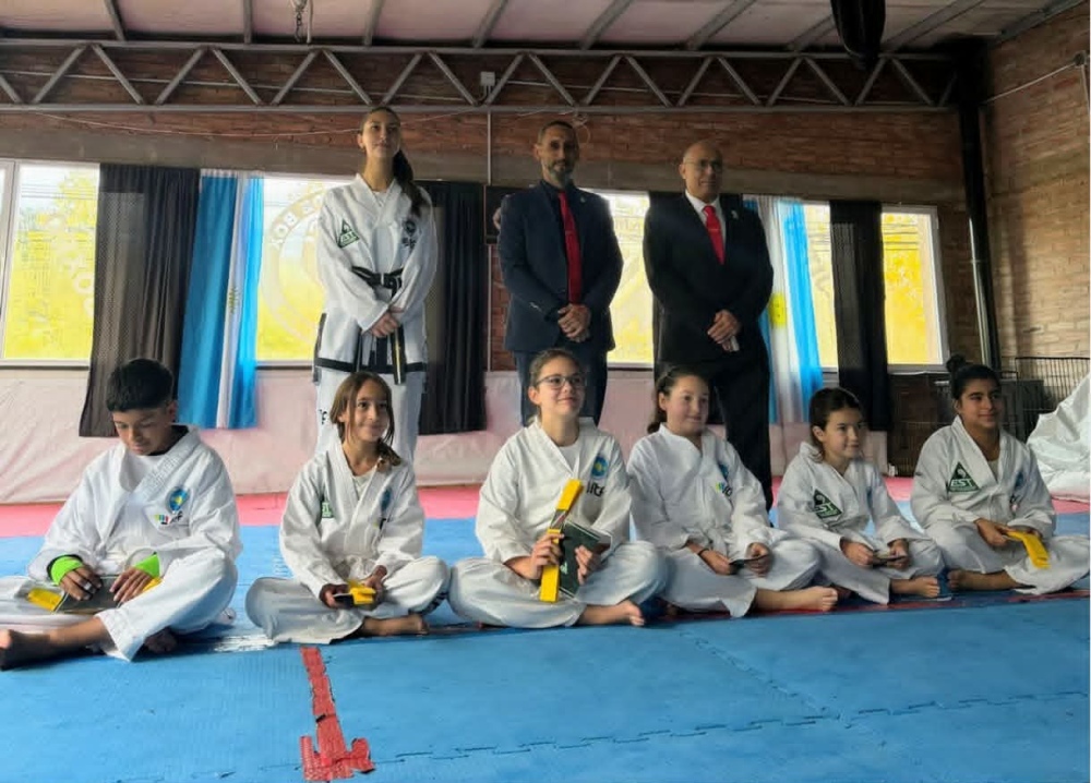 La escuela de Taekwondo de Sierra de la Ventana vivió un fin de semana cargado de emoción y aprendizaje