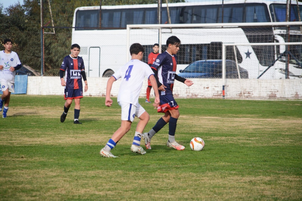 Liga Regional de Fútbol: Se reanudó el campeonato de inferiores y hubo cambios en la cima de tres divisiones
