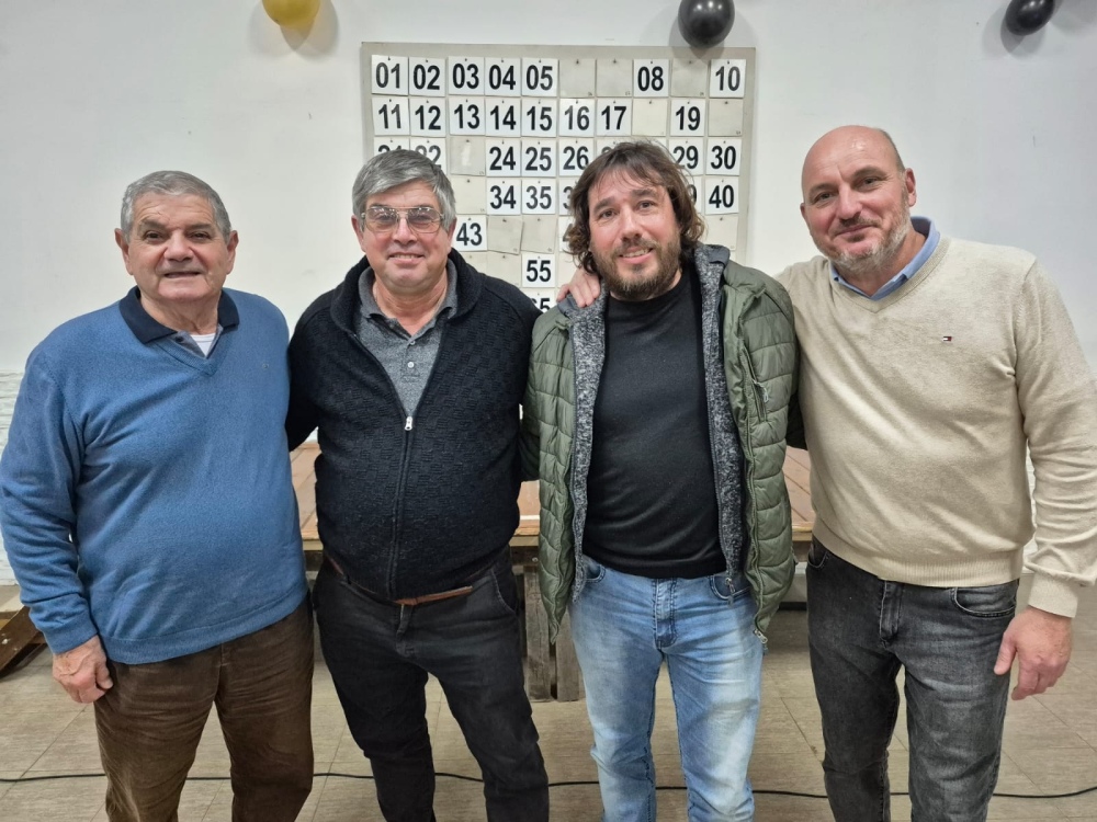 Jose Constanzi se quedo con el premio mayor del bingo del Club de Pesca y Centro de Jubilados