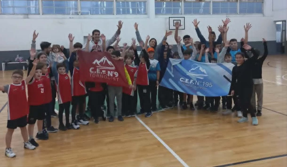 Se realizo un encuentro de básquet entre el CEF Nº 9 y el CEF Nº 195 de Sierra de la Ventana