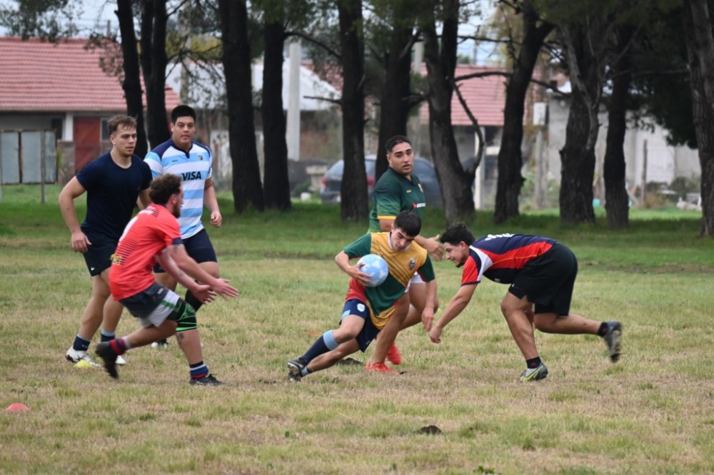 Integrantes de Tornquist Rugby compartieron un entrenamiento junto a sus pares del Club El Nacional de Bahia Blanca (40 fotos