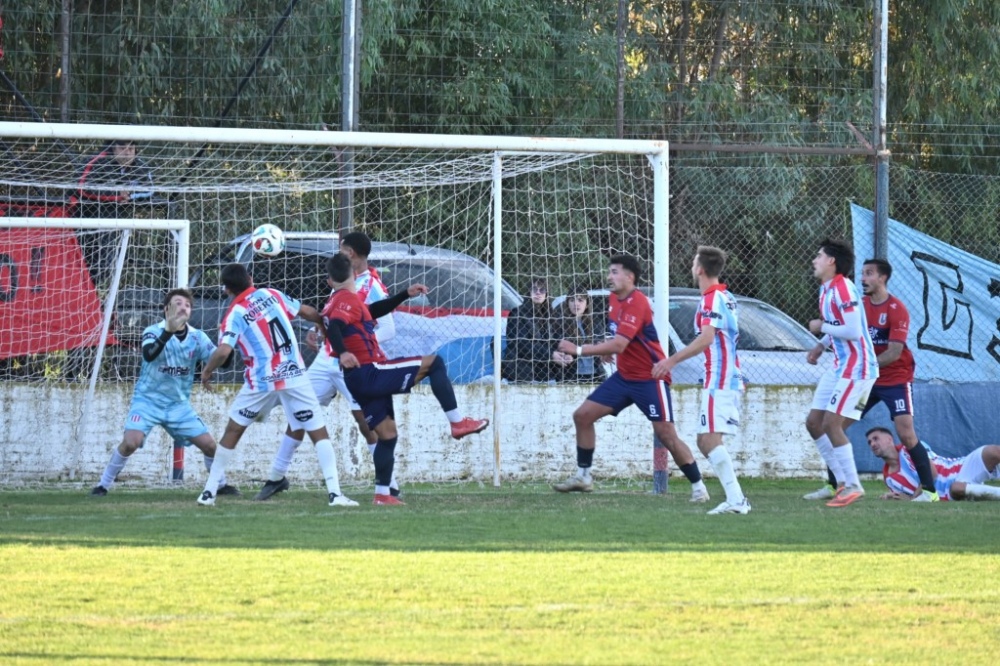 Liga Regional de Futbol: Automoto quedó eliminado de los Octavos de Final del Apertura, por penales, ante Unión de Pigüé
